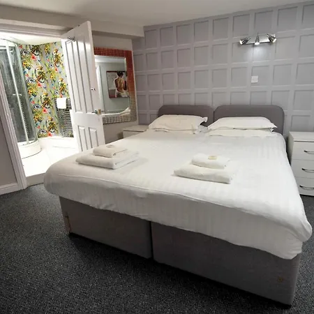 Strawberry One - 3 En-suite Bedrooms, Private Parking - * Harrogate