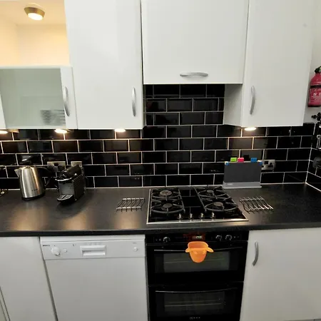 Strawberry One - 3 En-suite Bedrooms, Private Parking - Harrogate