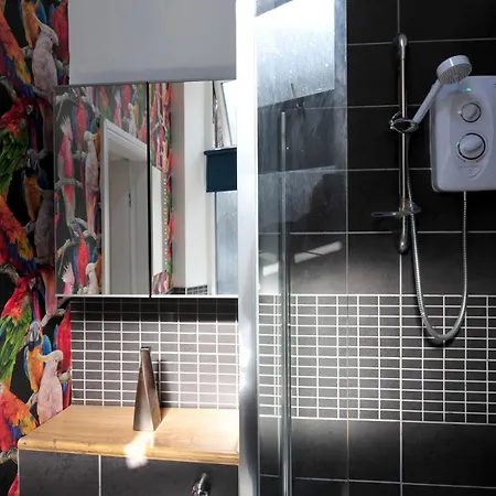 Strawberry One - 3 En-suite Bedrooms, Private Parking - Daire Harrogate