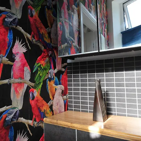 Strawberry One - 3 En-suite Bedrooms, Private Parking -