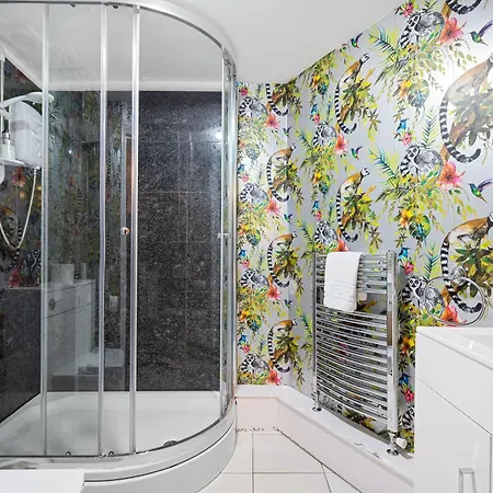 Strawberry One - 3 En-suite Bedrooms, Private Parking - Daire