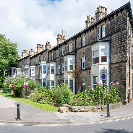 - Strawberry One - Private Parking * Harrogate