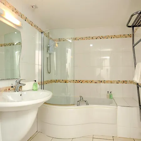 Strawberry One - 3 En-suite Bedrooms - Parking - * Harrogate