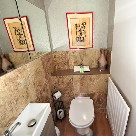 Apartman Strawberry One - 3 En-suite Bedrooms - Parking - *