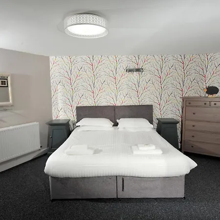 Strawberry One - 3 En-suite Bedrooms - Parking - * Harrogate