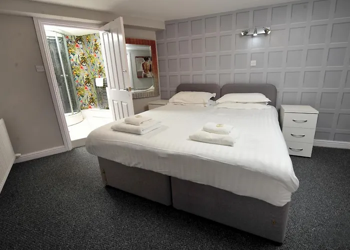 Strawberry One - 3 En-suite Bedrooms, Private Parking - * Harrogate