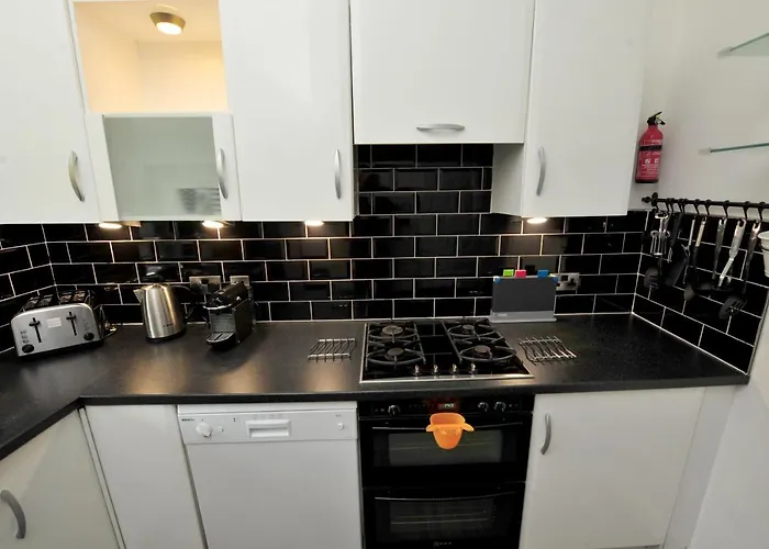 Strawberry One - 3 En-suite Bedrooms, Private Parking - Harrogate