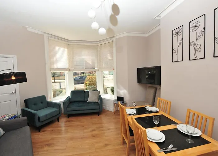 Strawberry One - 3 En-suite Bedrooms, Private Parking - Harrogate