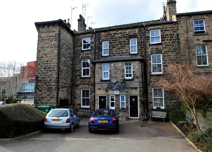 Strawberry One - 3 En-suite Bedrooms, Private Parking - Apartamento Harrogate