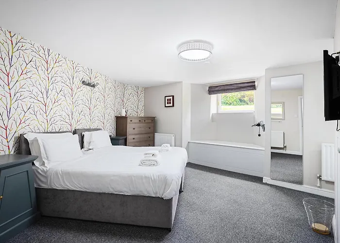Strawberry One - 3 En-suite Bedrooms, Private Parking - * Harrogate